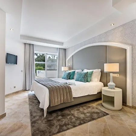 Aldeamento Turístico Four Seasons Fairways 4*